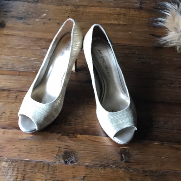 6.5 Gold Antonio Melani Heels - Picture 3 of 5